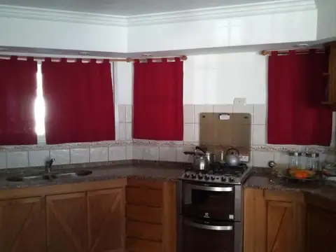 VENTA CASA 5 AMB. GARAGE PARQUE PILETA, LIBERTAD