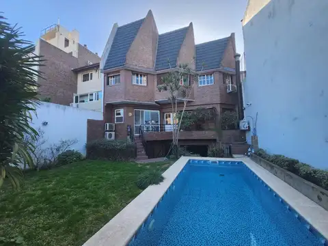 Casa 5 ambientes con 3 baños