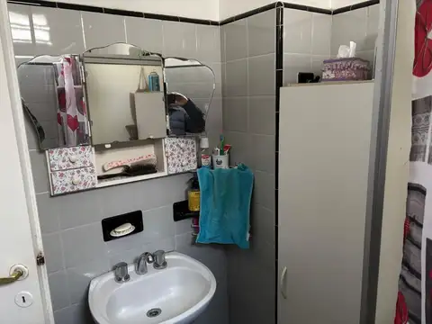Venta depto 3 amb amplio, muy bueno 2 Piso por escalera. Parque Avellaneda