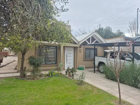 Casa de 3 dormitorios escritorio, remodelada, con pileta y jardín propio en Barrio Paraíso 1