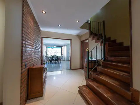 Casa 7 ambientes con 4 baños