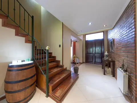 Casa en Venta con 2 cocheras