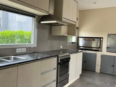 Casa en Alquiler de 3 dormitorios
