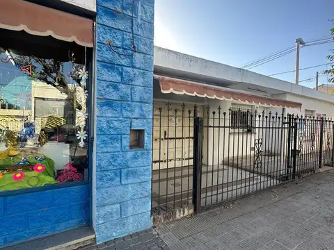 CASA DE 3 DORMITORIOS + LOCAL EN BARRIO ITUZAINGO
