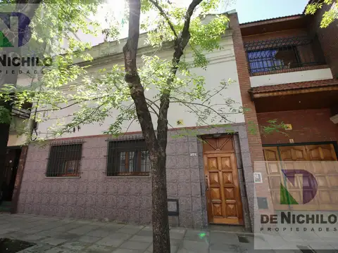 VENTA  DE DOS CASAS  EN LOTE PROPIO CON QUINCHO Y PATIO, JOVELLANOS 1400,BARRACAS