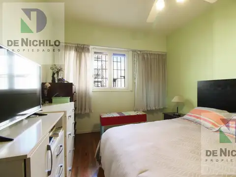 Casa 8 ambientes con 3 baños