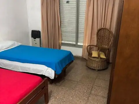 Casa 7 ambientes con 2 baños