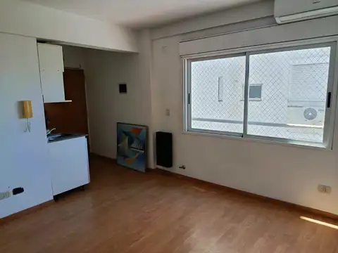 Pequeño monoambiente en excelente edificio con amenities Pileta, jardín, sum y vigilancia