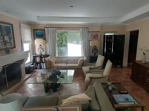 Casa en Alquiler con 5 cocheras
