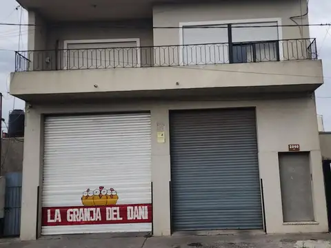 Venta Casa 4 ambientes con Deposito, Berazategui.