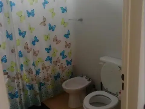 Dúplex 3 ambientes en venta en Canning, con jardín y cochera propia.