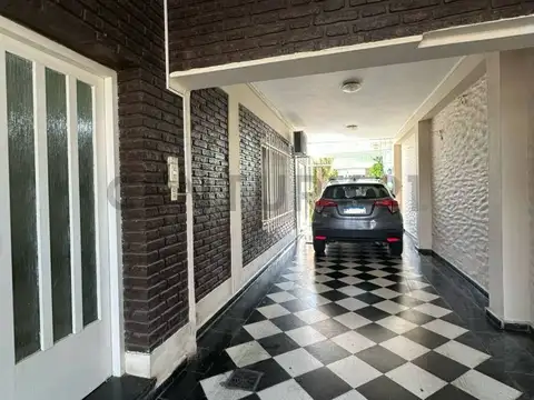 J. P. LOPEZ 500, Piso 0