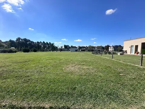 VENTA LOTE 2000 MT2 BARRIO SANTA IRENE LUJAN
