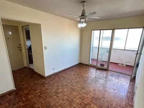 Departamento 2 ambientes amplios c/ balcón