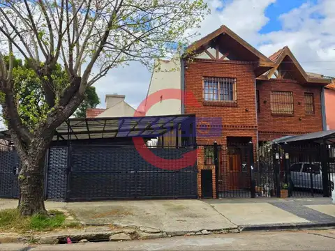 2 DÚPLEX DE 3 AMBIENTES   MONOAMBIENTE   COCHERAS EN VENTA PARQUE CISNEROS, VILLA ADELINA