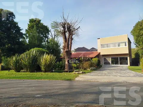 Casa en Venta con 2 cocheras