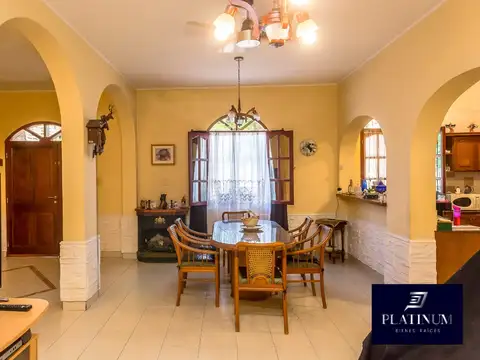 Casa 7 ambientes con 6 baños