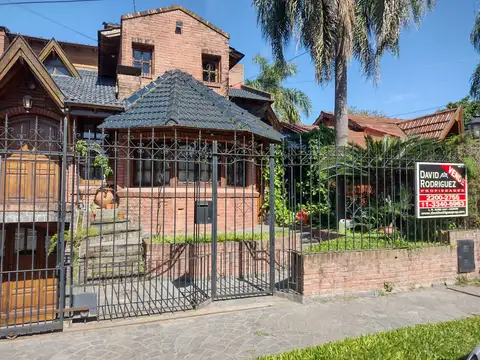 PERMUTA - CHALET DE 5 AMBIENTES  - ITUZAINGO