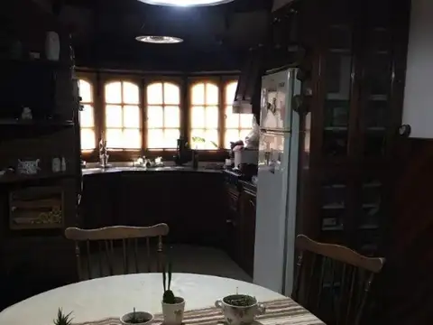 PERMUTA - CHALET DE 5 AMBIENTES  - ITUZAINGO