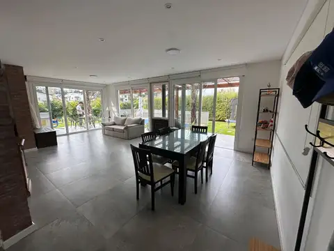 Casa 3 ambientes con pileta
