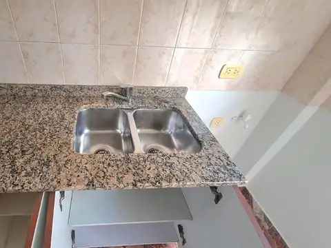 Depto Tipo Casa en Alquiler con 1 cocheras