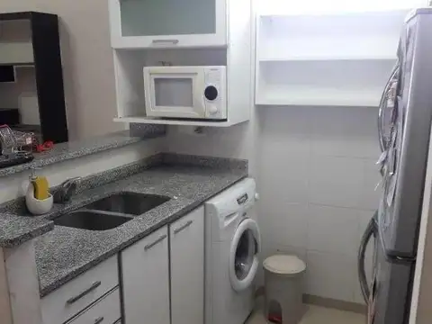 Departamento en Alquiler en Parque Chacabuco, $ 650.000