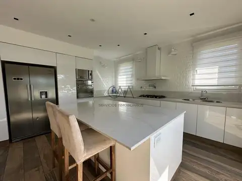 Casa 5 ambientes con 3 baños