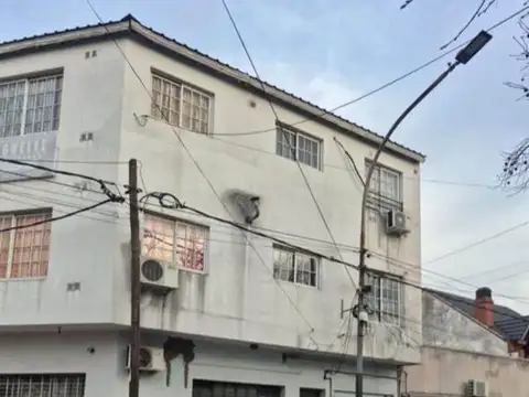 MONOAMBIENTE ALQUILER-1ER PISO-MUY LUMINOSO -LANUS