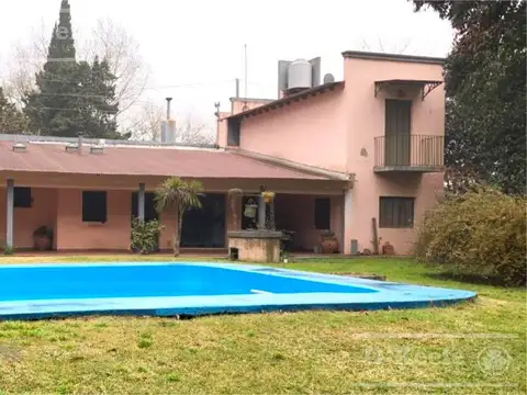 Casaquinta en venta en San Vicente de 2.4 has.  A 1000 mts de La Laguna