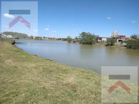 Lote a la laguna de 792mt2 en  Barrio Cerrado Santa Isabel Etapa  II