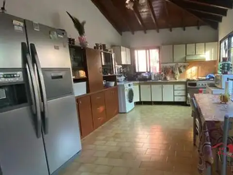 VENTA Casa Multifamiliar.  5 amb.jardín, pileta, quincho    Depto 4 amb. en 1°P - D.Torcuato -