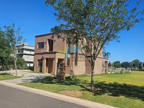 Casa en Alquiler de 4 dormitorios