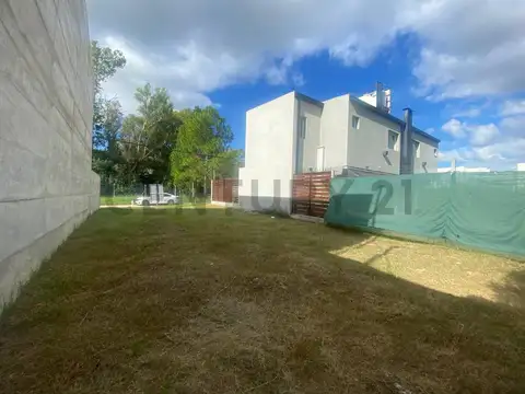 Lote en Barrio semi cerrado Don Jose 30 entre 505 y 506