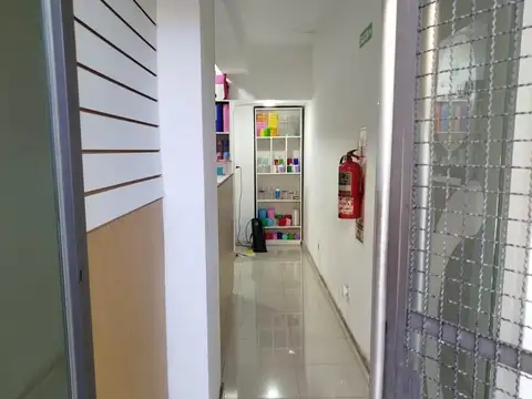 OPENHOUSE VENDE local comercial en calle Córdoba de Ciudad