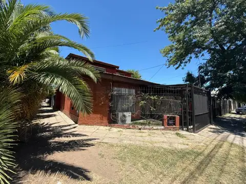 Casa 4 Ambientes en Ituzaingo Norte