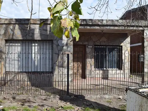 Casa venta Garin 3amb, fondo, jardín, terraza loza, 1 cuadra estación, zona oportunidad!