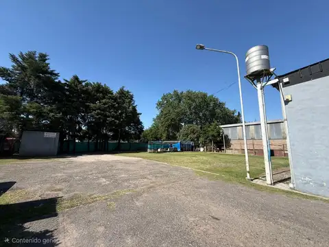 Galpón Industrial de 697 m² en 2.300 m² Lote c/ puente grúa de 1 tn - Casanova