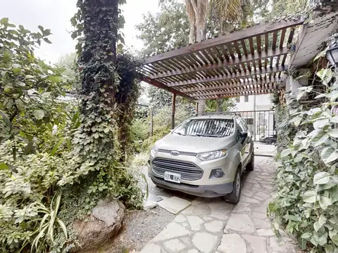 Casa en venta San Isidro, 5 amb con jardin, galeria, parrilla y  estudio independiente