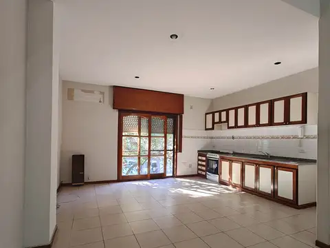 Avenida Argentina 700, Piso 1