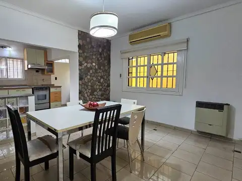 Casa 3 ambientes con 2 baños