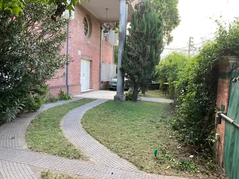 Casa 6 ambientes con 3 baños