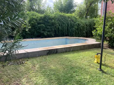 Casa en Venta con 4 cocheras