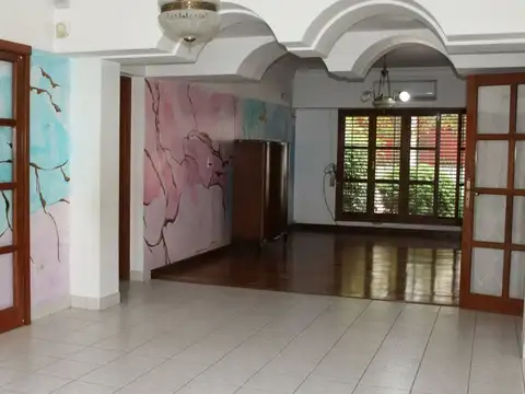 Casa en Venta con 4 cocheras