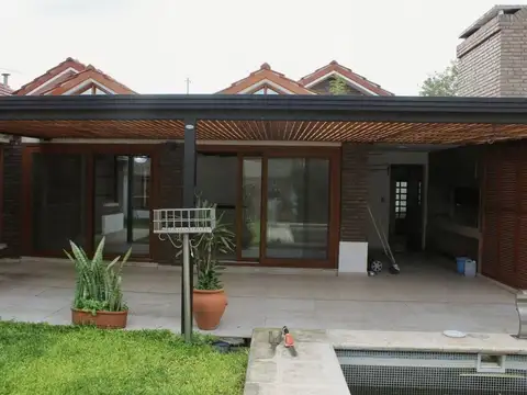 Casa 5 ambientes con 2 baños