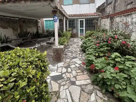 Carrasco 1680 - Casa en PB y Departamento en PA - Arroyito