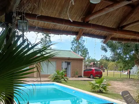 Casa con pileta cálida y luminosa en La María, Colonia Benitez
