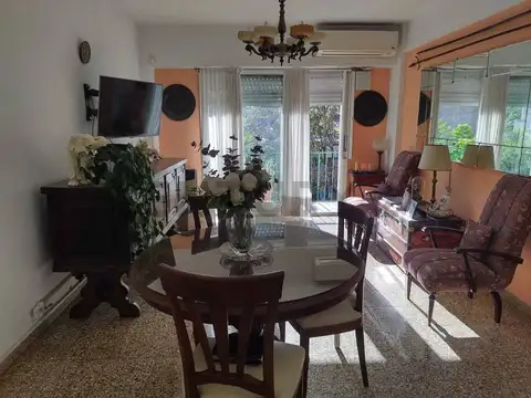 Calle 55 e/ 7 y 8 -  Departamento en venta dos dormitorios, escritorio, balcón y cochera