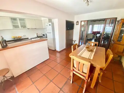 Casa 5 ambientes con 3 baños