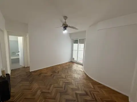 Departamento de 2 ambientes con balcón, inmejorable ubicación