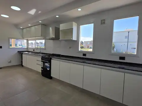 Casa a estrenar en San Lucas Canning